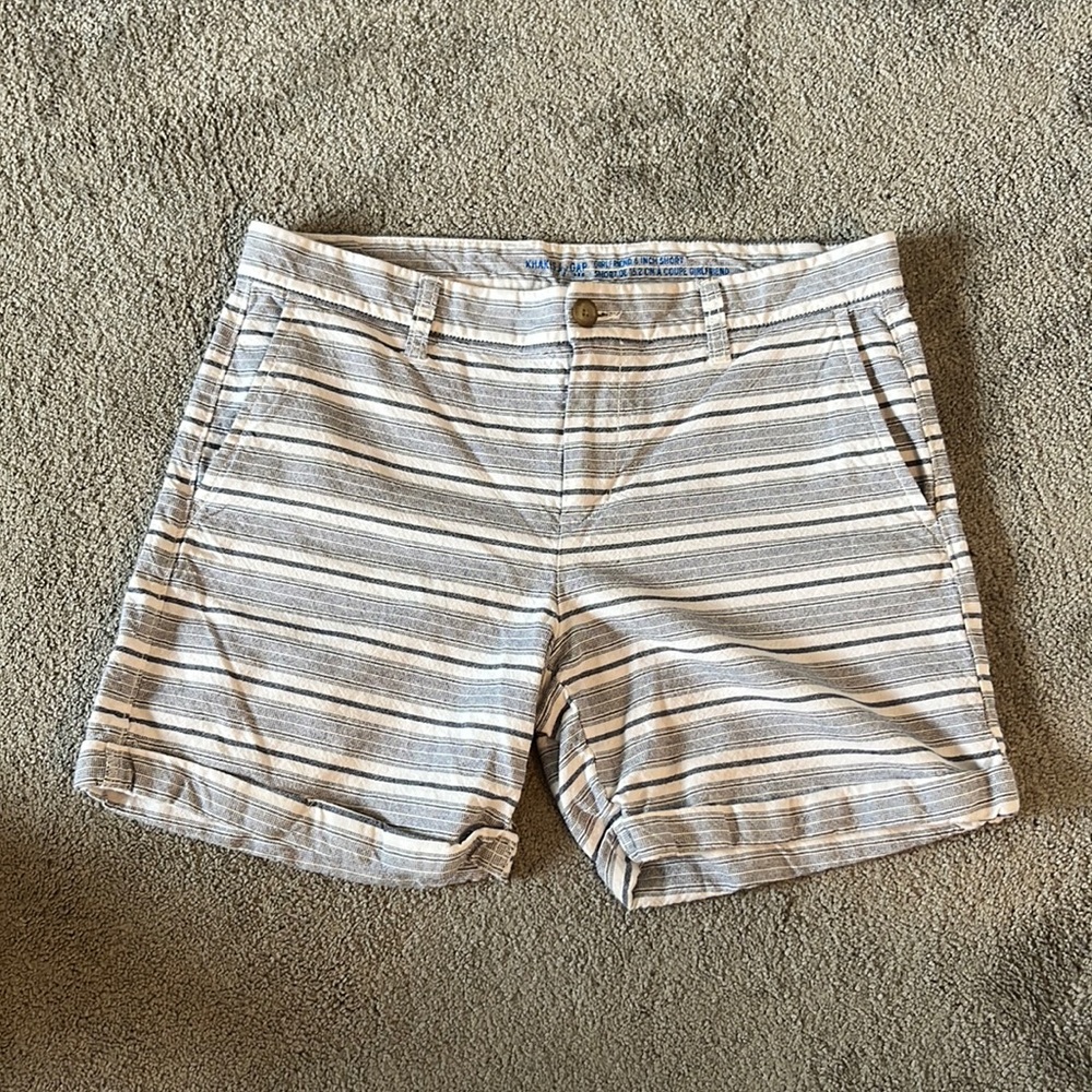 Gap Women’s shorts~ size 8